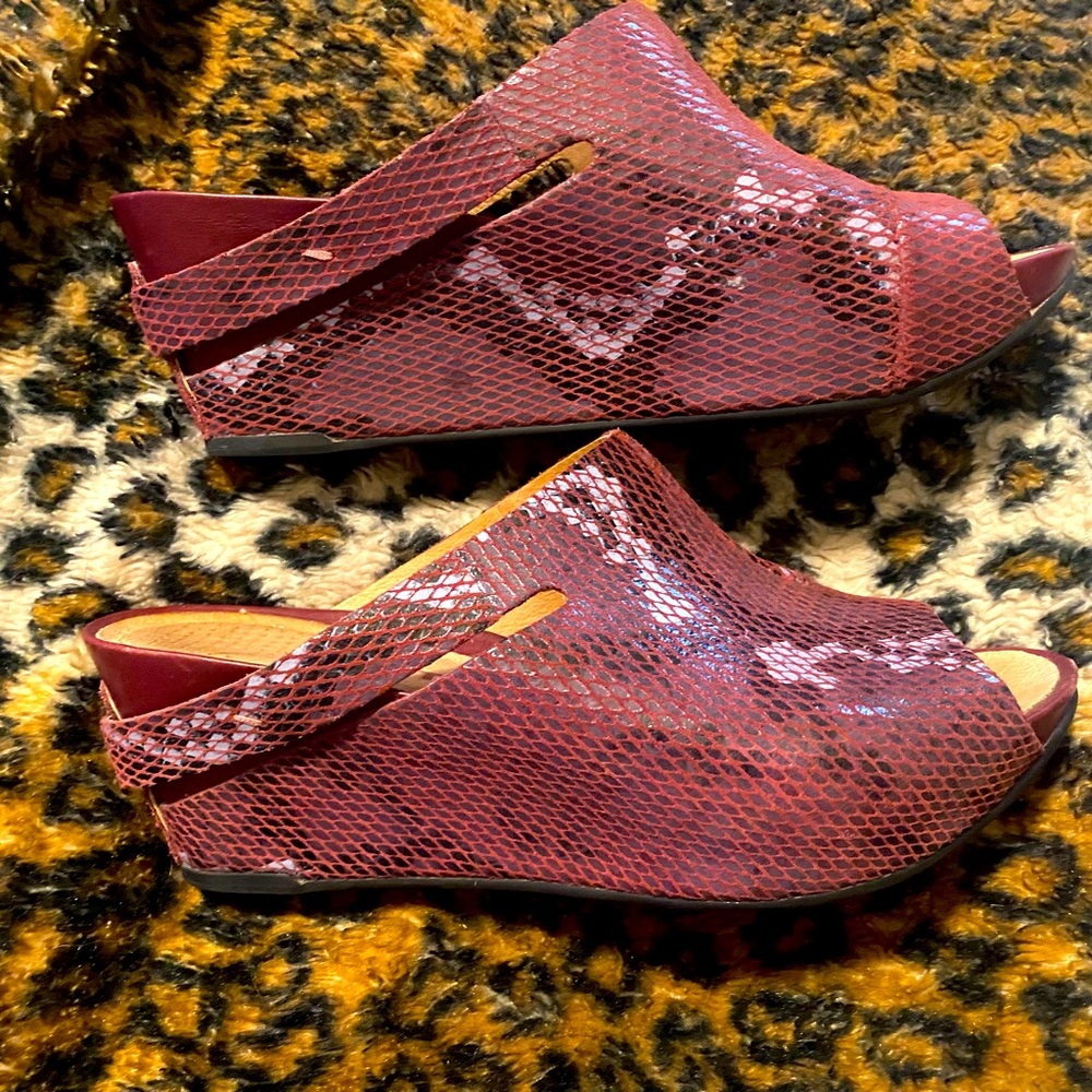 Tsubo Women’s Wedges